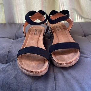 Black strap sandles